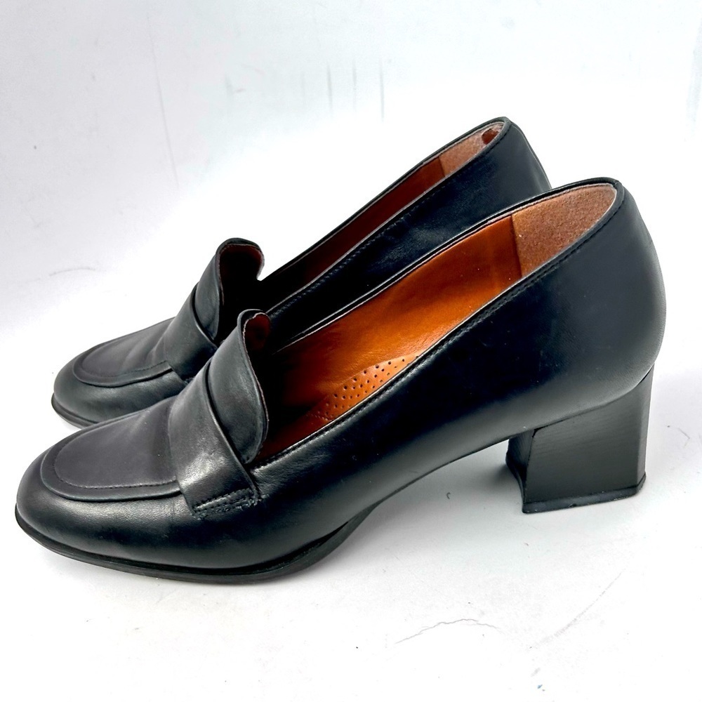 Vintage 90s Black Leather Heeled Loafer Size 8 narrow